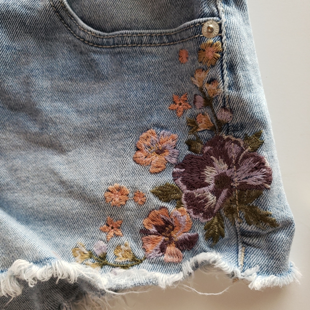2/$14 or 1/$10 MOSSIMO DENIM HIGH RISE SHORT - Picture 3 of 5